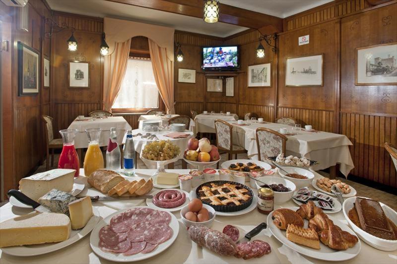 Albergo Badellino 布拉 外观 照片